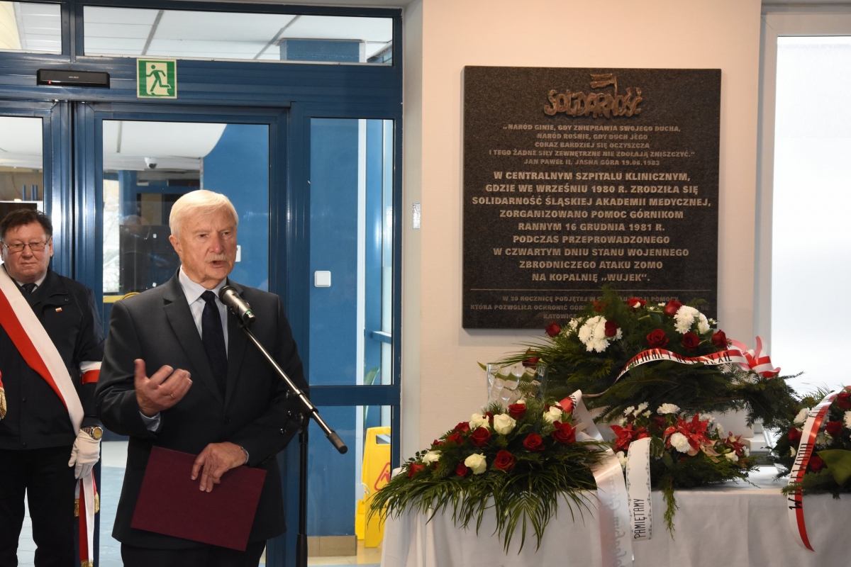 uroczystości pod tablicą